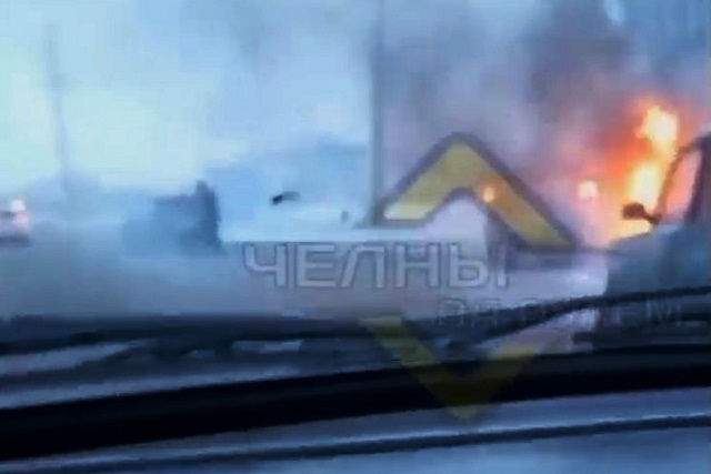 «Жигули» сгорели прямо на ходу в Набережных Челнах - видео