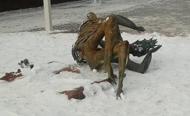 В Казани на улице Баумана неизвестные разгромили скульптуру «Су Анасы»