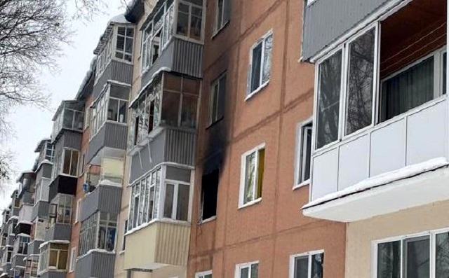 В Казани из горящей квартиры спасли троих малолетних детей