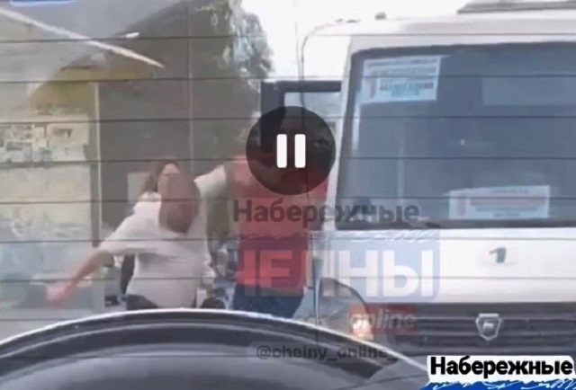 Кулачный бой водителей маршруток в Набережных Челнах попал на видео