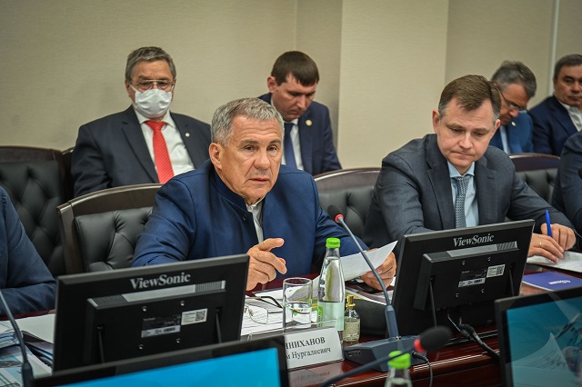 Рустам Минниханов обсудил вопросы обеспечения кадрами Казанского авиазавода