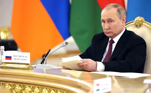 Кремль: Путин знает, куда он ведет страну