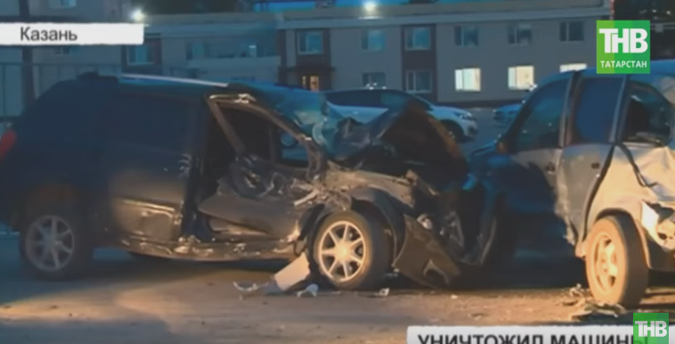 В Казани на улице Журналистов грузовик снес 5 машин (ВИДЕО)