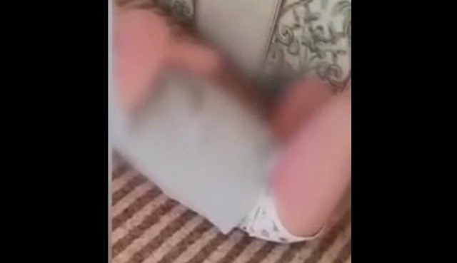 Озверевшая мать из мести мужу сняла на видео избиение малолетнего сына-инвалида (18+)