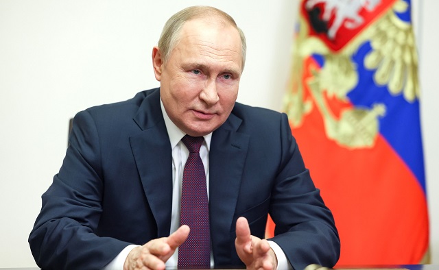 Организаторы саммита БРИКС прислали Владимиру Путину фарфоровую кружку