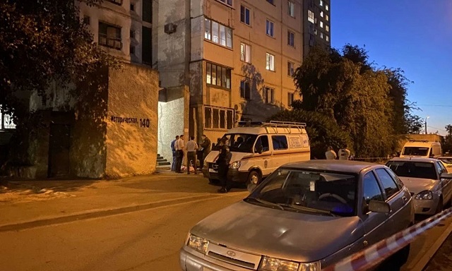 Выпавшие из окна 16 этажа женщина с детьми получили смертельные  травмы в Волгограде