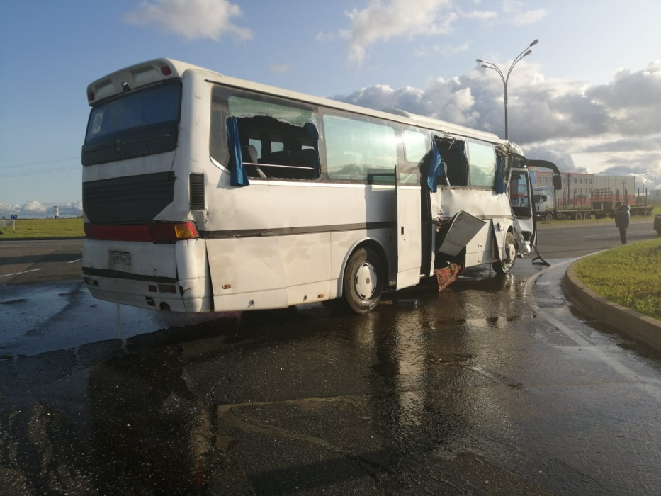 В Елабужском районе произошла авария с участием грузового Mercedes с автобусом Hyunda