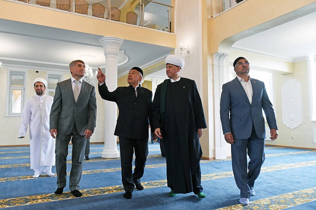 Минниханов принял участие в открытии реконструированной Соборной мечети в Чувашии