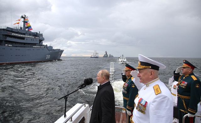 Путин: благополучие семей моряков остается приоритетом для властей России