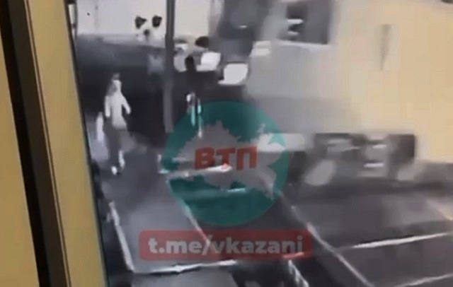 Татарстанда 27 яшьлек кыз поезд астында калып һәлак булган - видео