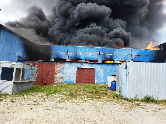 В МЧС Татарстана сообщили о пострадавшем при пожаре на складе под Казанью