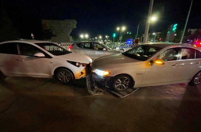 Уходивший от погони пьяный водитель BMW устроил жесткое ДТП в Татарстане - видео