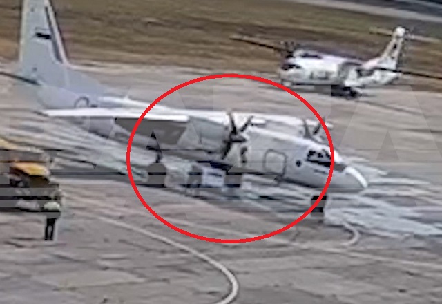 Появилось видео с моментом гибели мужчины под винтом самолета в аэропорту Югры (18+)