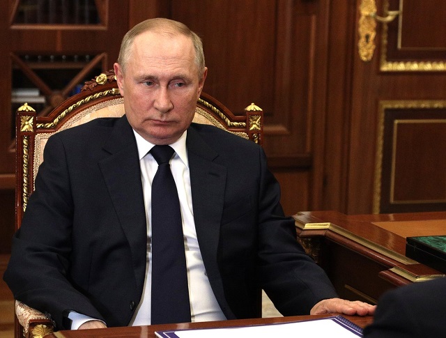 Путин: Прибывающие в Россию иностранцы должны уважать наши обычаи и традиции 