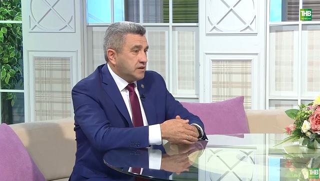 Мәгариф һәм фән министры Илсур Һәдиуллин Белем көне белән тәбрик итте һәм яңалыклар белән таныштырды