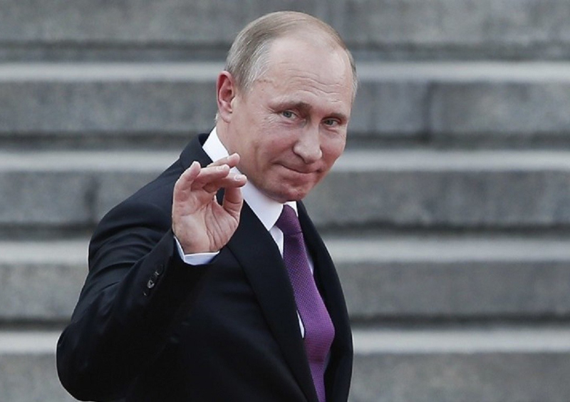Путин поинтересовался у жителей Калининграда, обижает ли их глава региона