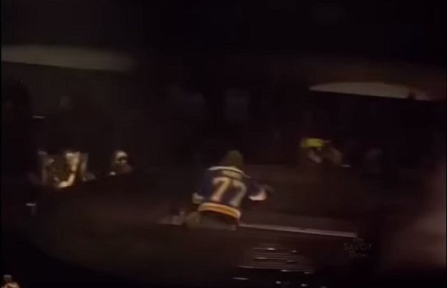 Рэпер Post Malone получил травмы, упав в открытый люк на концерте – видео