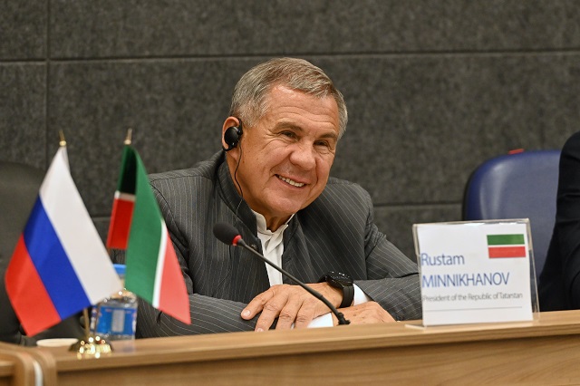 Минниханов принял участие в заседании круглого стола «Голестан -Татарстан» 