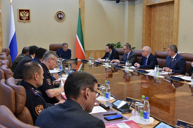 Минниханов провел заседание призывной комиссии Татарстана
