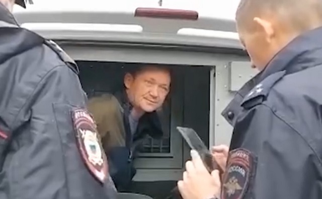 В Казани задержали неадеквата, устроившего стрельбу на улице Светлая — видео