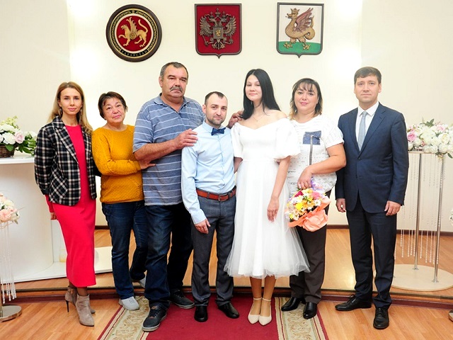 Мобилизованному жителю Казани помогли зарегистрировать брак до ухода на службу