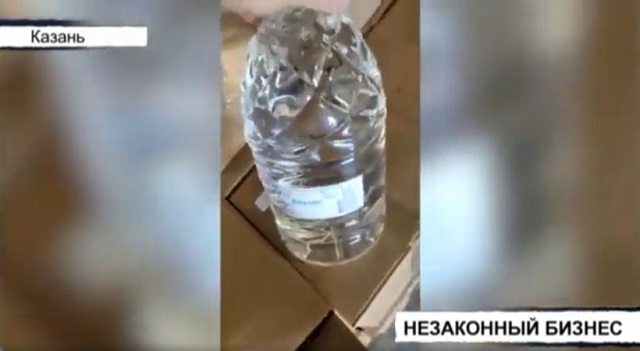 Хранивших на складе 1 300 литров контрафактного спирта мужчин задержали в Казани