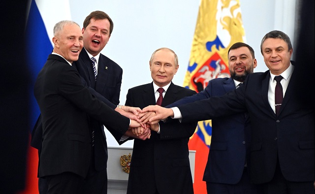 Путин подписал закон о принятии новых территорий в состав России