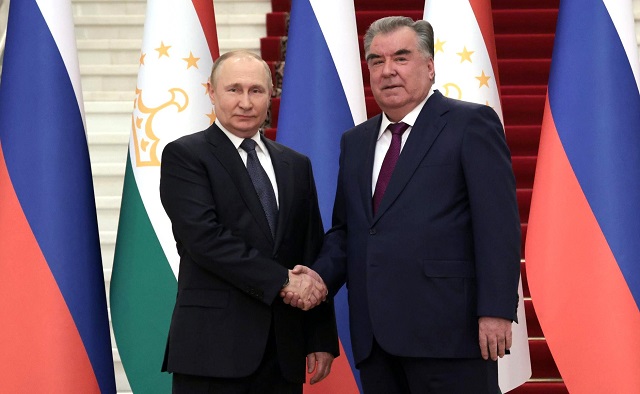 Путин поздравил президента Таджикистана Рахмона с 70-летием