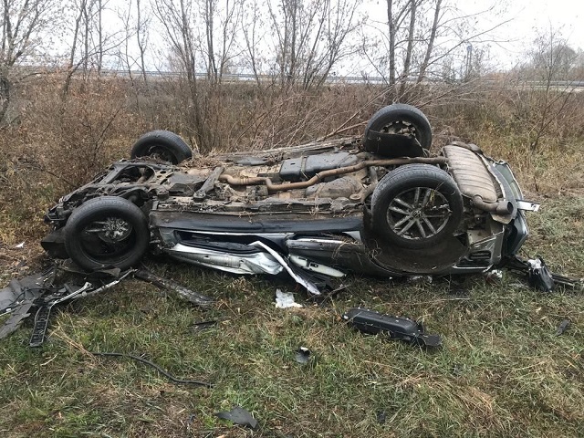 Водитель и пассажир иномарки при опрокидывании в кювет погибли на трассе в Татарстане