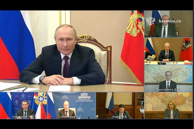 Путин отметил необходимость обновления в России всех административных процедур