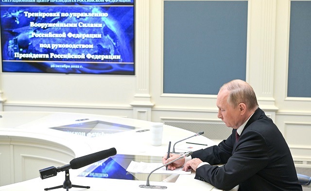 Путин проконтролировал тренировку ВС РФ по нанесению ответного ядерного удара - видео