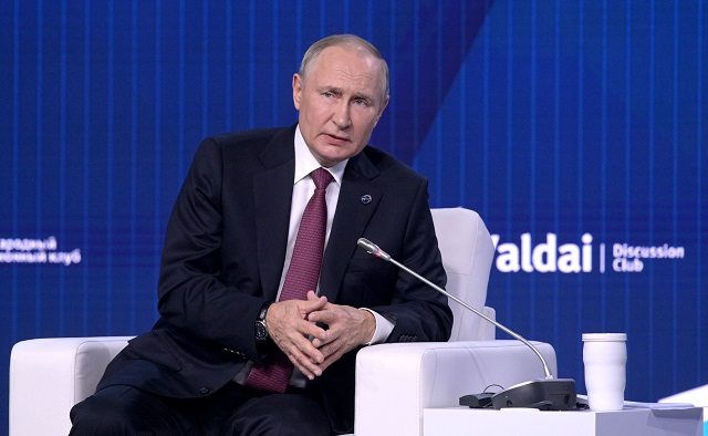 Путин назвал принципиальным вопросом повышение зарплат в РФ