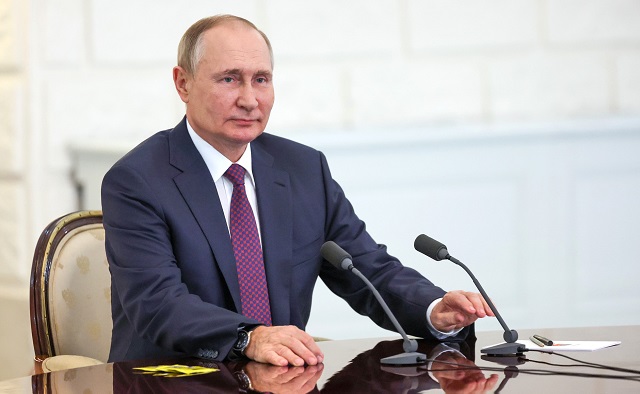 «Точка поставлена»: Путин завершил частичную мобилизацию в России