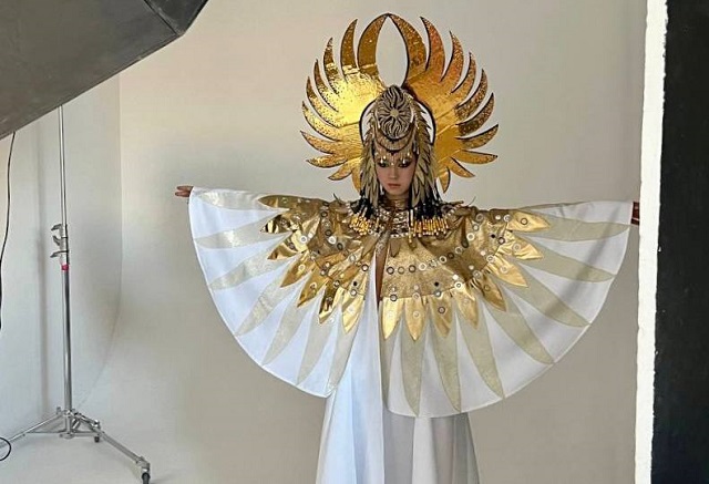 Камила Валиева предстала перед поклонниками в образе богини из нового ледового шоу