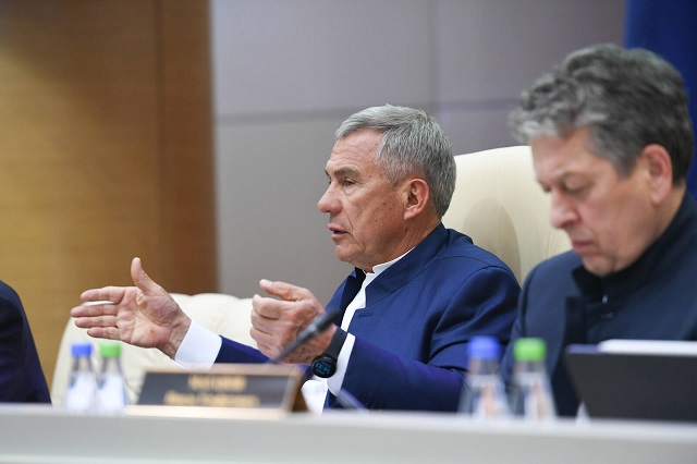 Минниханов подписал закон о бюджете Татарстана на 2023 год