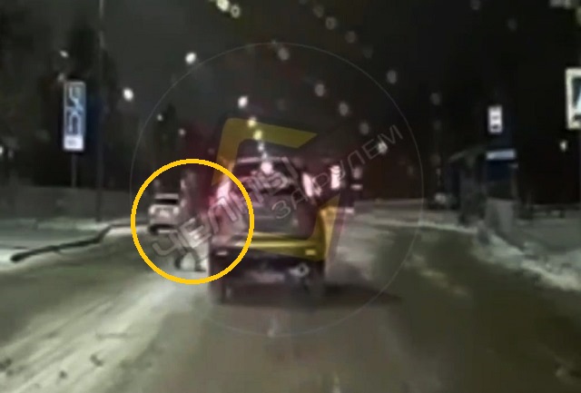 Момент наезда авто на женщину попал на видео в Набережных Челнах
