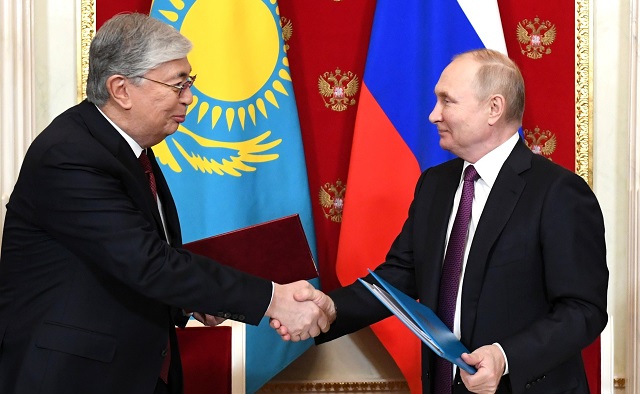 Путин и президент Казахстана Токаев подписали совместную декларацию - видео