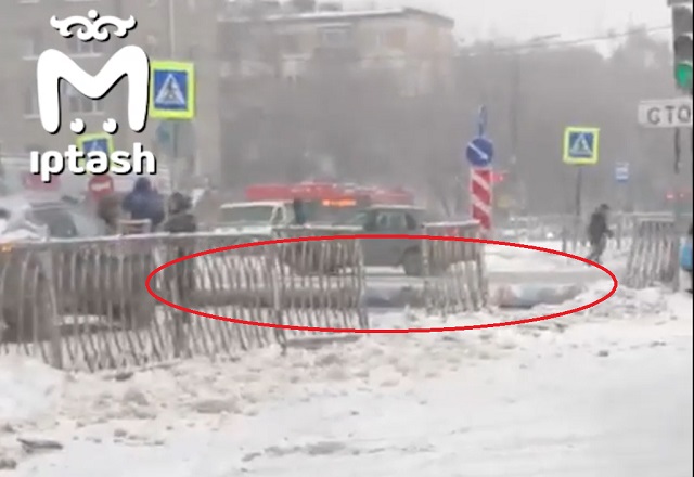 В Казани из-за рухнувшей опоры ЛЭП парализовало движение трамваев – видео