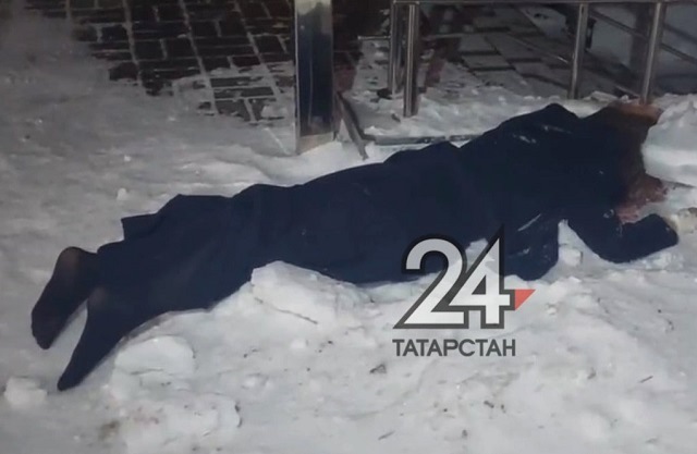 Выпавшая из окна высотки девушка погибла в центре Казани - видео (18+)