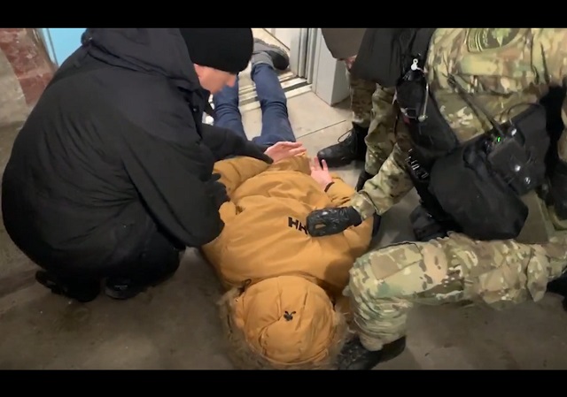 МВД опубликовало видео задержания спецназом предполагаемых вымогателей в Казани