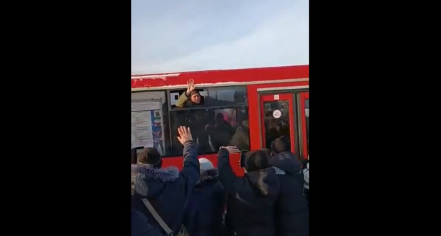 Татарстаннан чираттагы мобилизацияләнгән ир-атларны озаттылар - видео