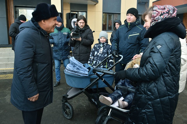 Минниханов дал старт заселению казанских медработников в новый соципотечный дом