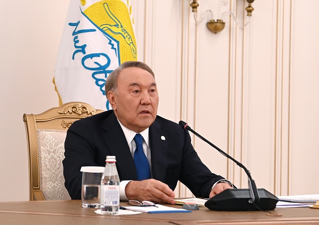 Казахстанның беренче президенты Назарбаев йөрәгенә операция кичергән