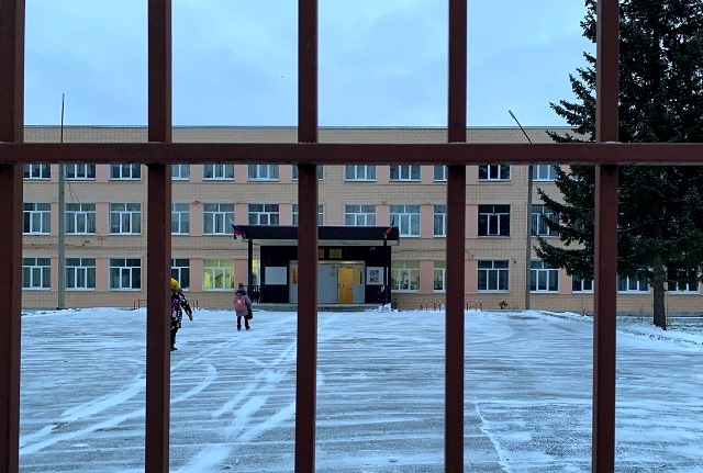 Анонимки о якобы минировании вновь получили руководители нескольких школ Казани