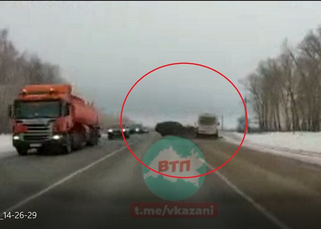 В сети появилось видео с моментом лобового ДТП в Лаишевском районе Татарстана