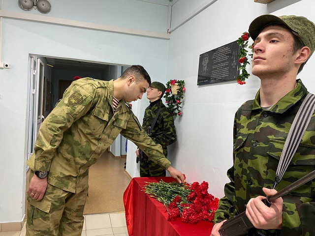 Кукмарада махсус хәрби операциядә һәлак булган 22 яшьлек Егор Иванов исемен мәңгеләштерделәр - видео