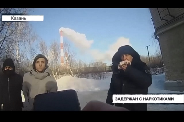 В Казани сняли на видео задержание «нафаршированного» наркотиками парня
