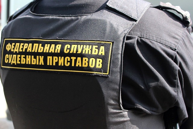 В Казани задолжавшая ГИБДД 185 000 рублей штрафов автолихачка лишилась внедорожника