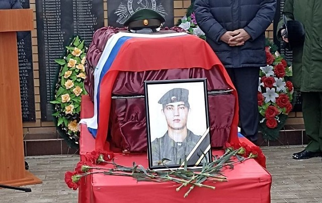 В Татарстане простились с погибшим в СВО 33-летним мобилизованным Ильхамом Ярашевым