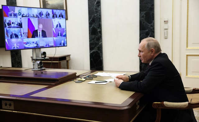Путин: фундаментальная наука в работу банно-прачечного комбината не превратится